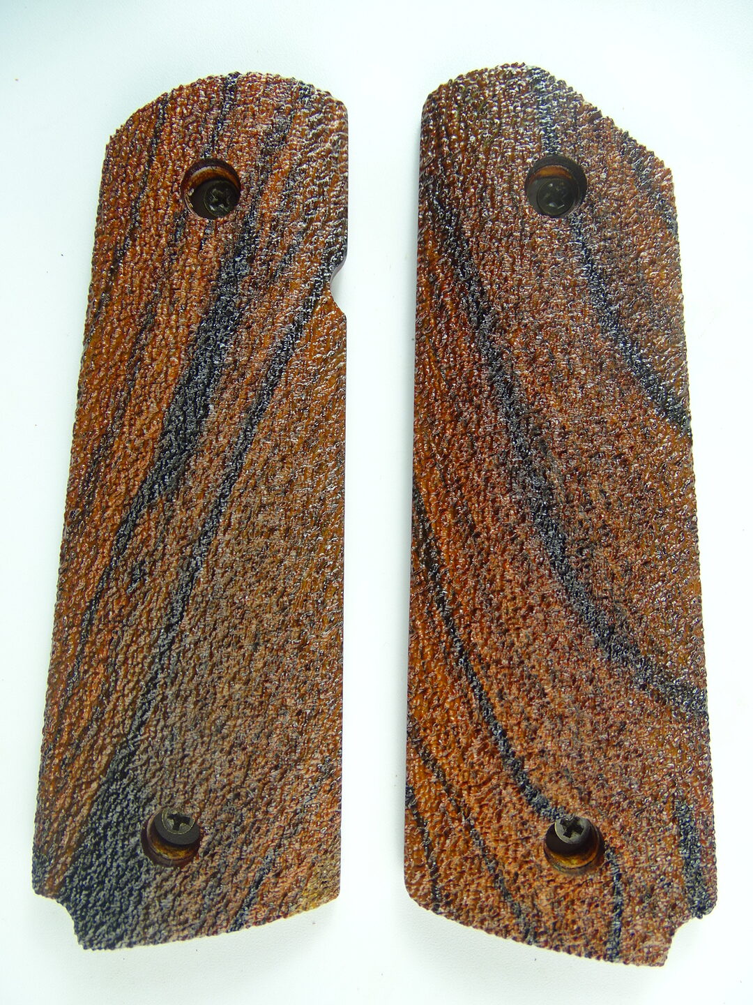 1911 AAA cocobolo wood grips, stippled checkering